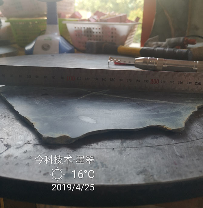 泰州今科金剛石線切割機(jī)加工實(shí)例：云南客戶翡翠品種墨翠切割效果