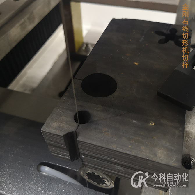 泰州今科GKCX3429A型金剛石線切形機切割樣件，石墨圓柱切割圖片