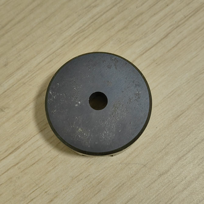 加工實例，碳化硅用金剛石線切割機掏孔