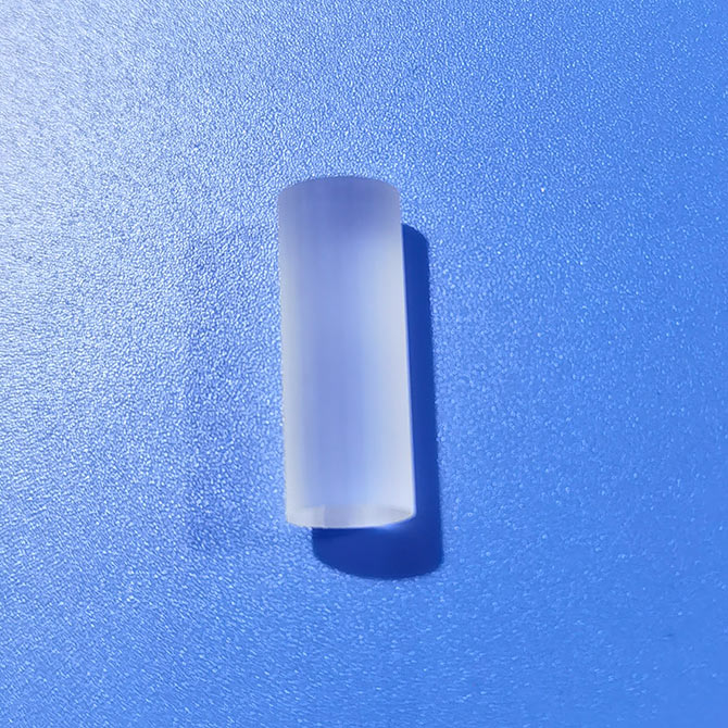 加工實例/在一塊熔石英玻璃上切不同形狀效果
